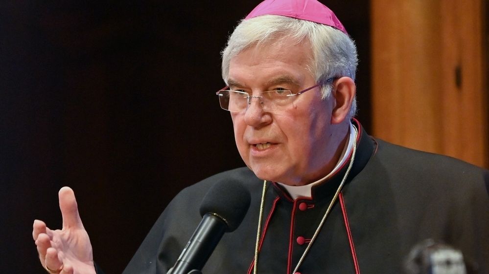 Auf Einladung von Weihbischof Prof. Dr. Karlheinz Diez und aus Anlass des 1.200 Weihejubiläums der Michaelskirche fand die Jahrestagung der Gesellschaft für mittelrheinische Kirchengeschichte im Auditorium Maximum der Katholischen Fakultät Fulda statt. Foto: Bistum Fulda / Dr. Arnulf Müller